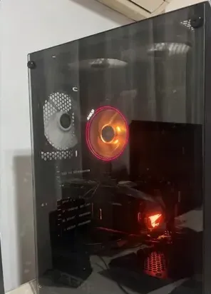 Foto que mandó el cliente: pc de escritorio terminada